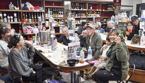 かみむら酒店に幕１