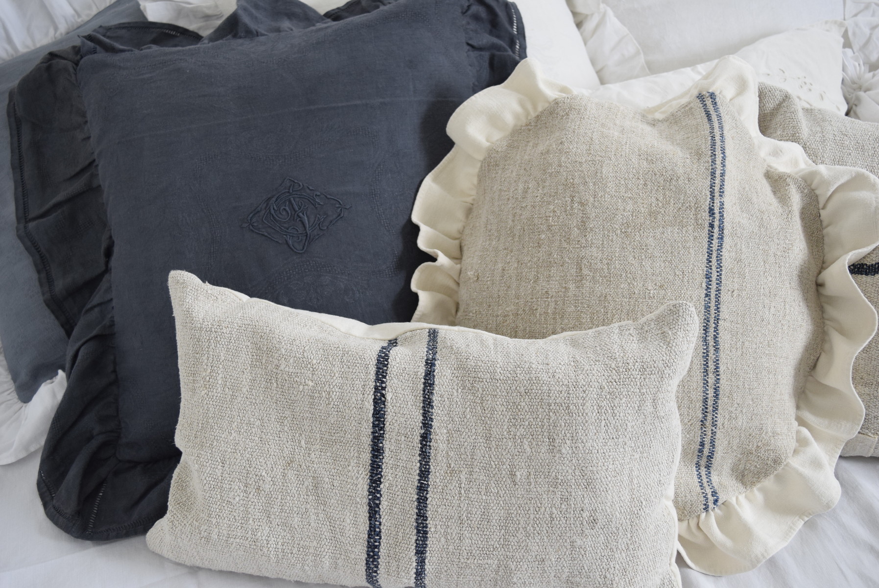 ディフェランス オリジナルクッション 沢山登場します : フランス