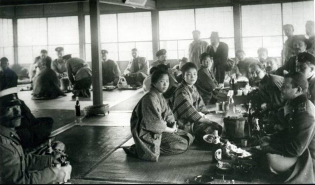 まとめ安倍速報2020年07月24日松山でビールを飲みながら接待されるロシア人。日露戦争時のロシア人捕虜のみなさん『5ヶ月も休みがなかった安倍総理が、たった1日休んだだけでこの言いよう。本当に狂っている…』安倍首相、1月25日以来 約5カ月ぶりに休養 #安倍総理頑張れ中国、水害の被災者4552万3千人に・行方不明、3万5千棟が倒壊。死者はあいかわらず142人なぜ尖閣に執拗に来ているのか?尖閣は台湾侵攻、続いて沖縄侵攻への順序。今の中共も、秦の始皇帝の数代前の、サラミ戦法のまま動いている。 心斎橋駅、ついにIC料金不足の客を下に落とす床パッカーンシステムを導入台湾はね、待ってるんですよ。 連合艦隊は必ず来る、日本は必ず立ち直って台湾を助けに来る、信じてるんです。