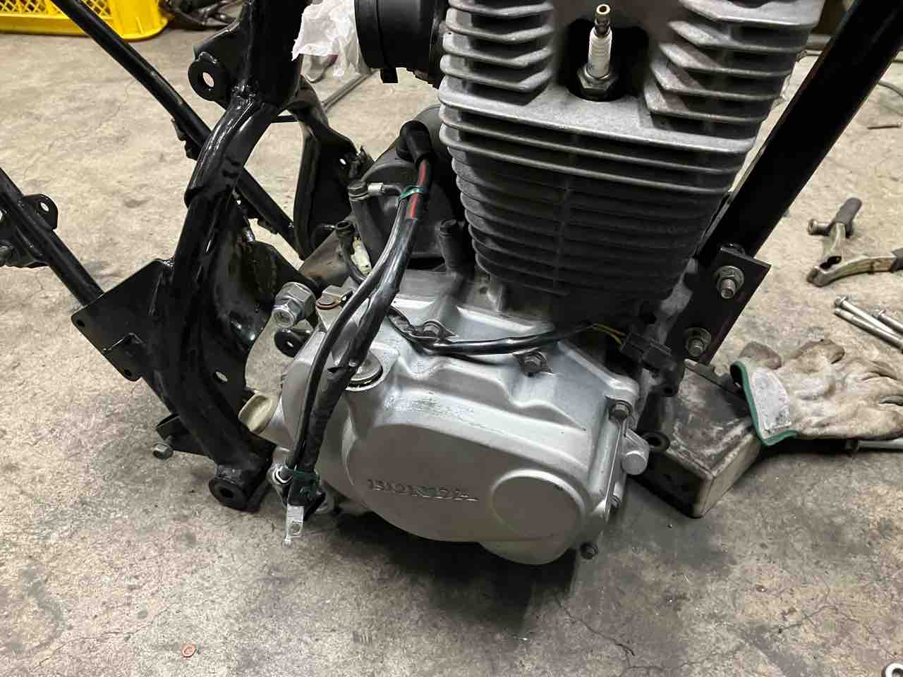 エイプ223フレーム加工 : ☆abelabo☆セロー系ワイドステップ