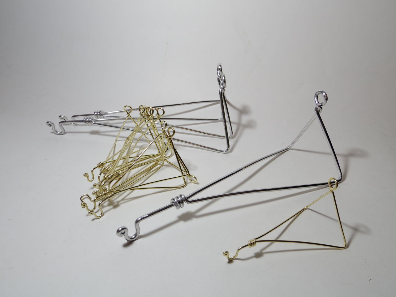 針金細工 動くオブジェ 壁からモビールを吊るためのフック 針金細工職人 銀三こと林雄三のブログ 西荻窪 アビアント 店主