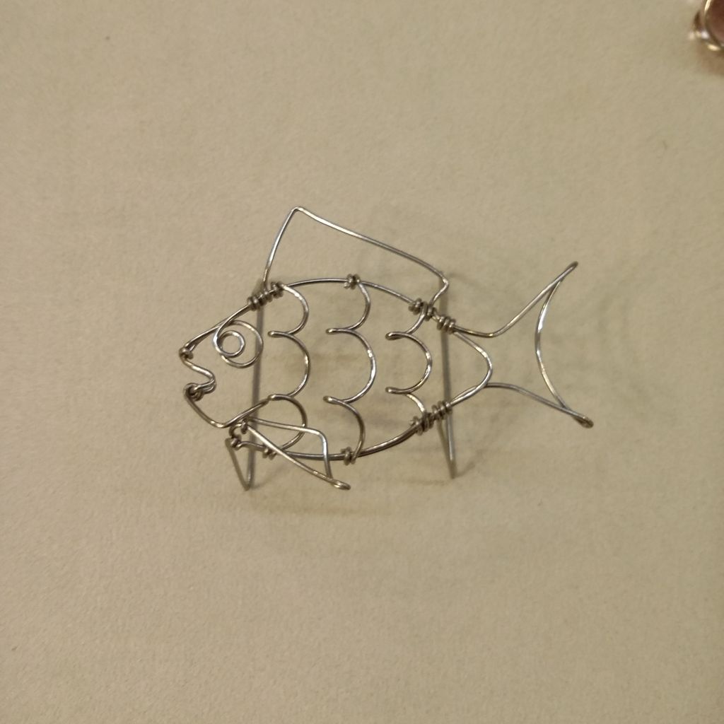 針金細工 魚 お線香を置く小さな台を魚のモチーフで注文を受けました 針金細工職人 銀三こと林雄三のブログ 西荻窪 アビアント 店主 針金細工 魚 お線香を置く小さな台を魚のモチーフで注文を受けました 針金細工職人 銀三こと林雄三のブログ 西荻窪 アビアント 店主