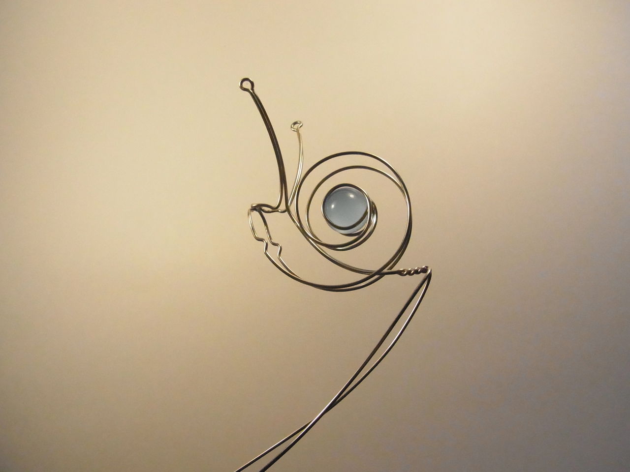 針金細工 動くオブジェ カタツムリ 洋白 ビー玉 の作り方 針金細工職人 銀三こと林雄三のブログ 西荻窪 アビアント 店主