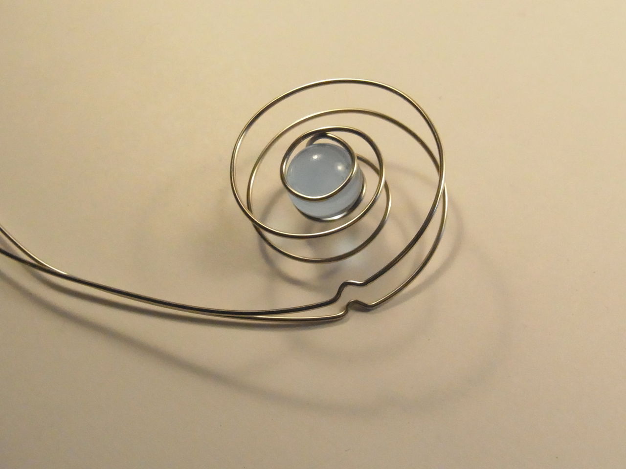 針金細工 動くオブジェ カタツムリ 洋白 ビー玉 の作り方 針金細工職人 銀三こと林雄三のブログ 西荻窪 アビアント 店主