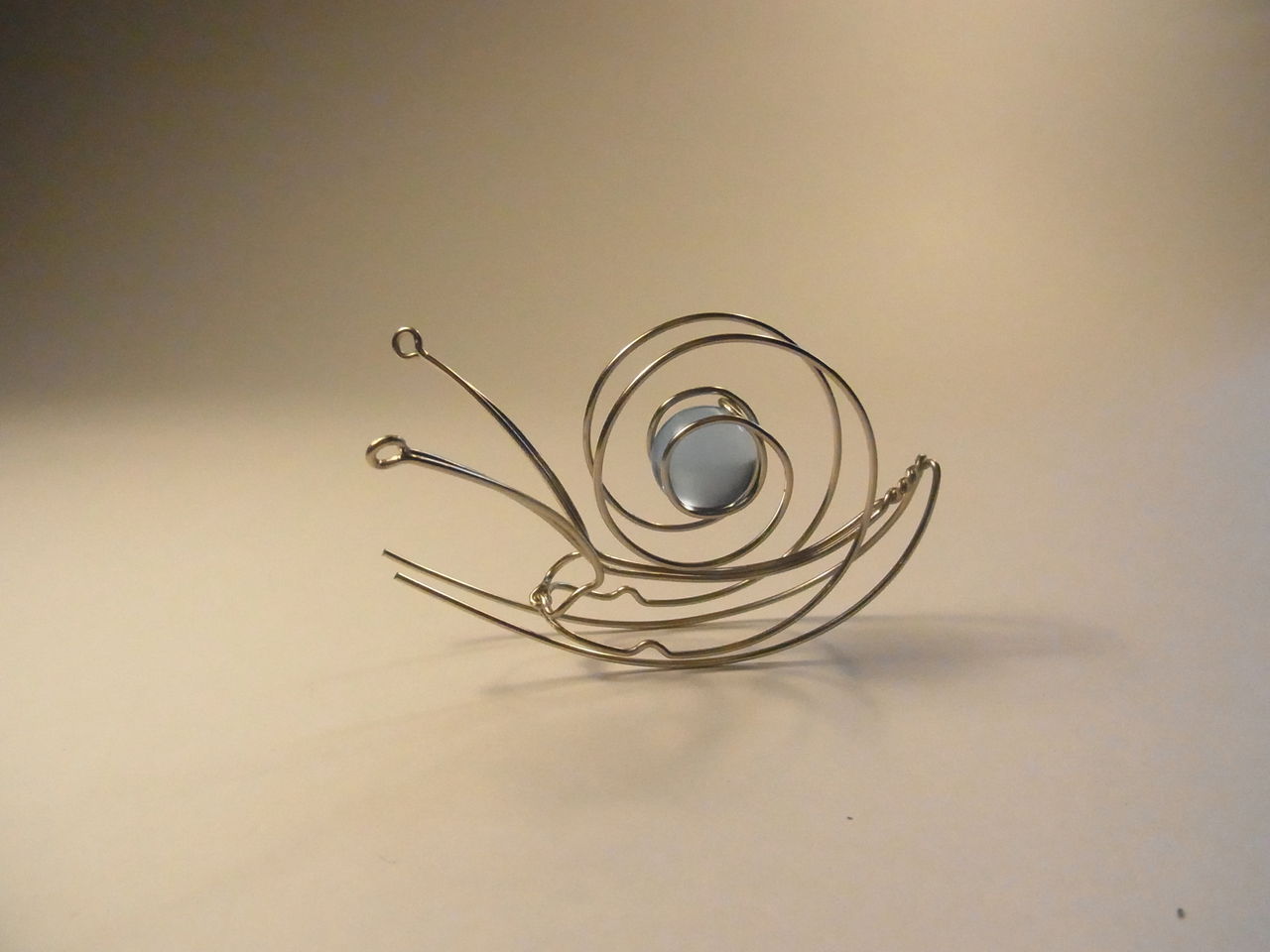 針金細工 動くオブジェ カタツムリ 洋白 ビー玉 の作り方 針金細工職人 銀三こと林雄三のブログ 西荻窪 アビアント 店主