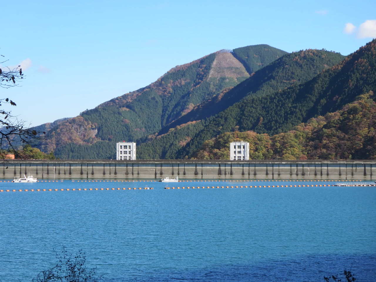 奥多摩湖の奥 留浦の浮橋 シニア パラダイス 奥多摩湖の奥 留浦の浮橋 シニア パラダイス