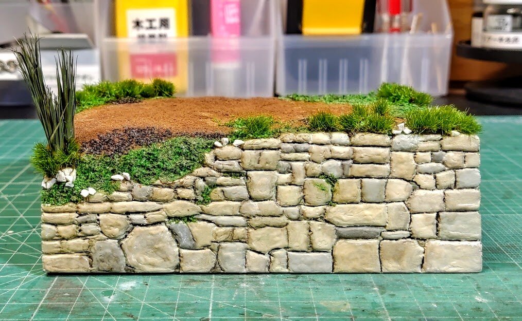 ジオラマベース[砂漠の石垣と枯木](ハンドメイド) 【公式通販】