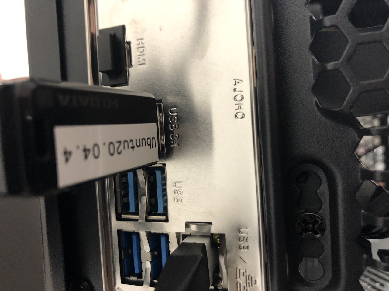 16_inserting_usb