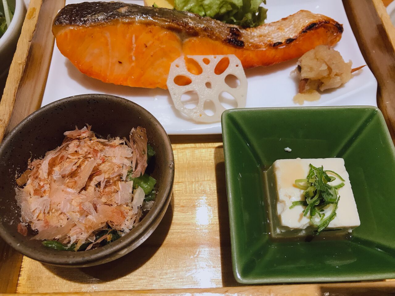 羽田空港第一ターミナル ヒトシナヤの鮭膳 揚げ物放浪記 油の大将