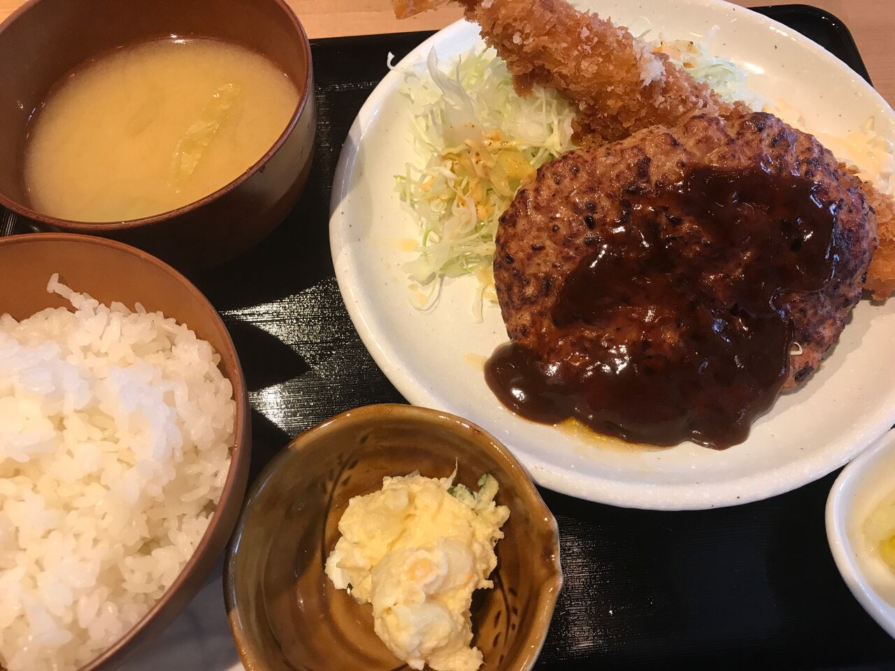 東京 神保町 男子厨房のハンバーグ 海老フライ定食 揚げ物放浪記 油の大将 東京 神保町 男子厨房のハンバーグ 海老フライ定食 揚げ物放浪記 油の大将