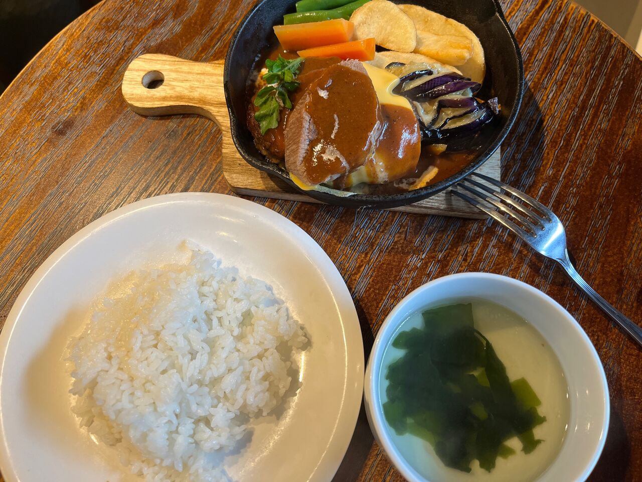 話題のハンバーグ屋さんで 煮込み肉が乗った黒毛和牛ハンバーグ ハンバーグ ステーキ ますお 揚げ物放浪記 油の大将 話題のハンバーグ屋さんで 煮込み肉が乗った黒毛和牛ハンバーグ ハンバーグ ステーキ ますお 揚げ物放浪記 油の大将