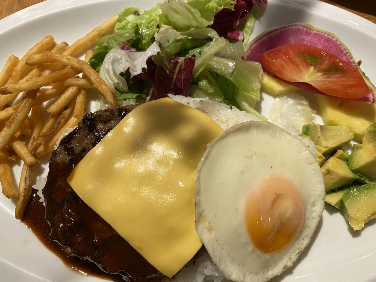 東京 小金井 ラ オハナのハワイアンなファミレスでのロコモコ 揚げ物放浪記 油の大将