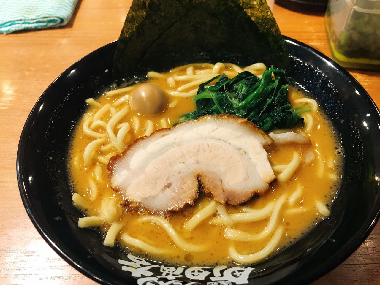 東京 代々木 横浜家系ラーメン 代々木商店の豚骨醤油ラーメン 揚げ物放浪記 油の大将