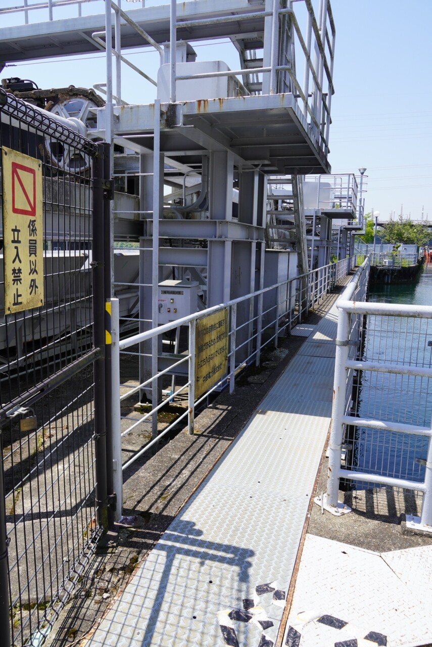 川辺ダムの天端を歩く : へぼブログ