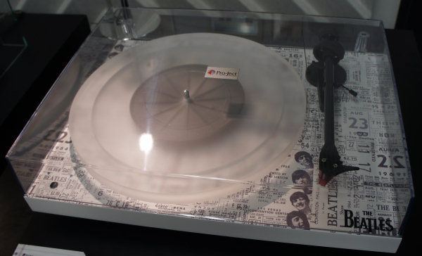 Pro-Ject Debut Carbon ビートルズデザイン ターンテーブル