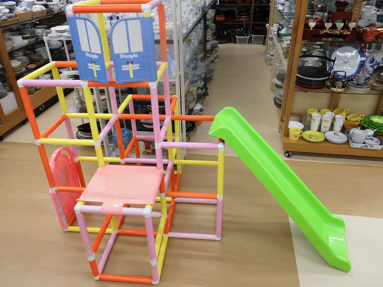 フリーマーケットACB長崎店 ACBlog:ジャングルジム付き滑り台!