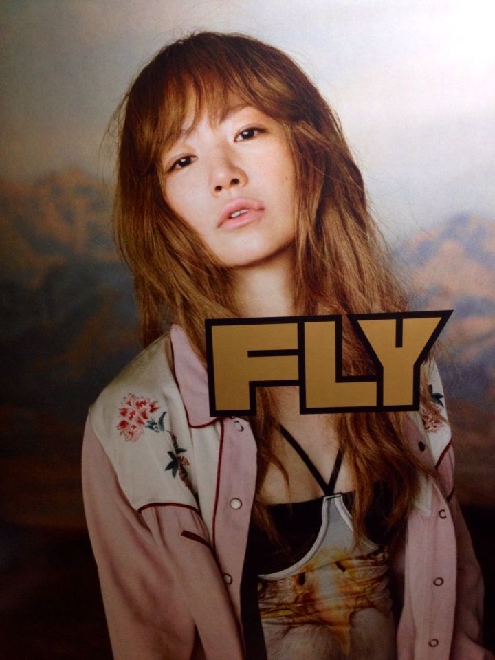 FLY Yuki さんの #FLY #限定盤 美品 新作ジャケで過激ポーズ披露の