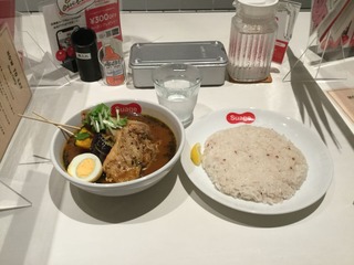 チキンレッグと野菜カレー