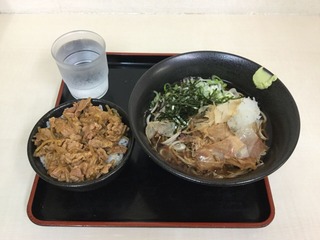 冷しおろしそばミニ煮込豚丼