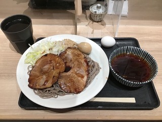 ���ڤ���