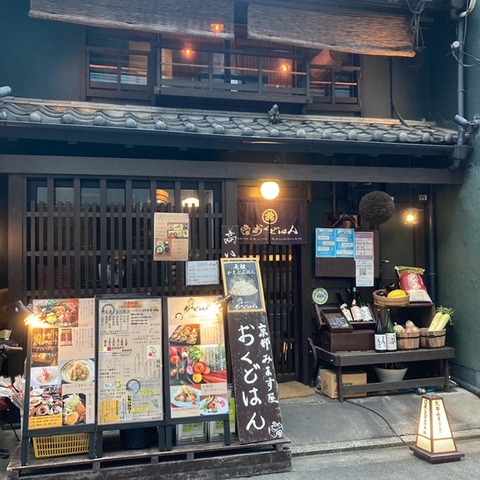 FC529F8C-12CD-4A3A-A873-BA5F1E1560C9