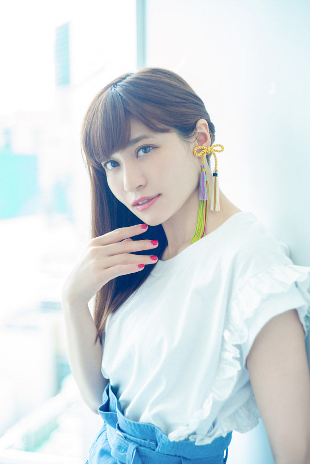 Twitterまとめ 中島愛２枚同時リリースのタイアップシングル 水槽 髪飾りの天使 Mv２本同時公開 女性アーティスト 女性バンドまとめサイト