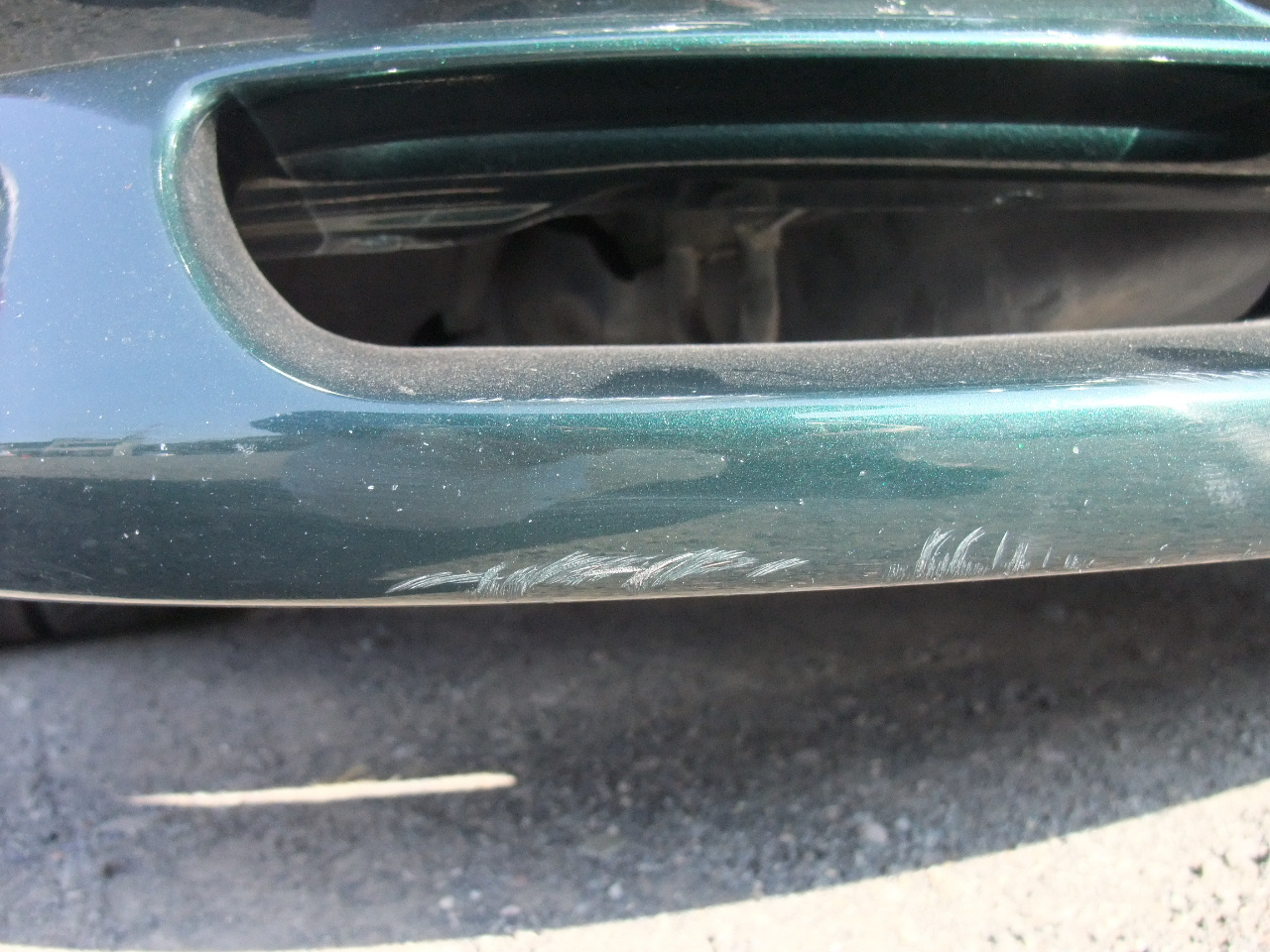 今日のクルマいじり フロントスポイラー 傷補修 遠近両用