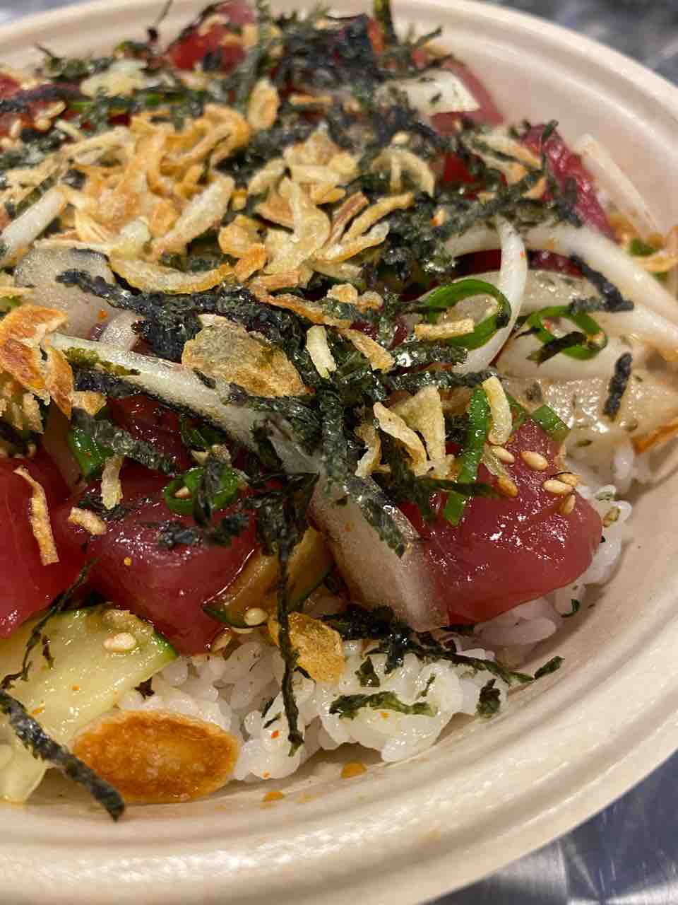 オーシャンテイストの炙りポケボウルが最高 オハナハレ マーケット ハワイ カカアコ ハワイネコ ブログ