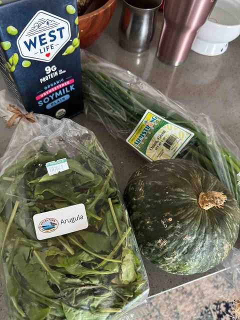 【ダウントゥアース】ローカル野菜あれこれ・オーガニック豆乳・意外と安いアップルバナナ