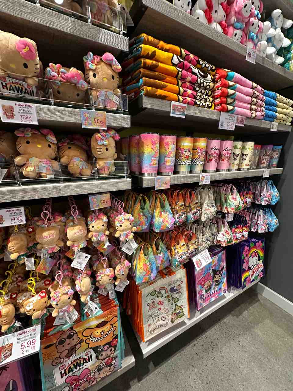 ご当地　 アラモアナセンター ABCマート日焼けキテイハワイ セット 日焼けしてる子してない子 | ハワイに住みたい