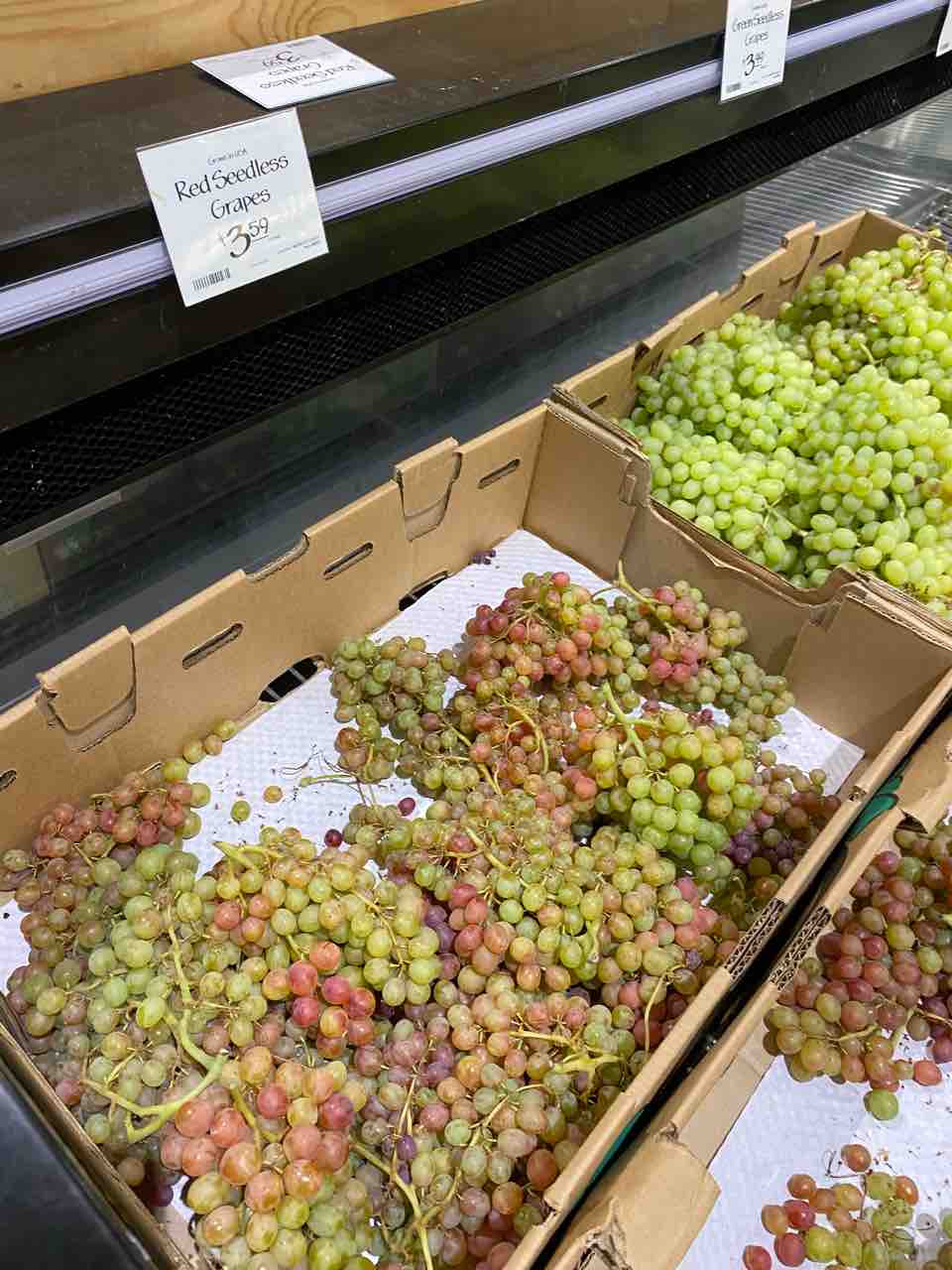 ホールフーズ アヒベリー カツオのお刺身 マダムおすすめの葡萄 プロテイン悩む ハワイネコ ブログ
