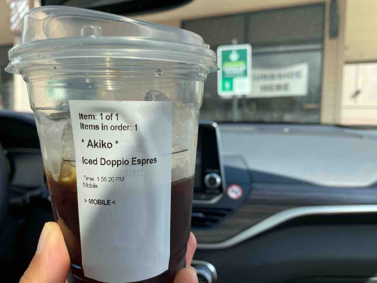 ハワイのスタバでカーブサイドピックアップ 車まで持ってきてくれるよ ハワイネコ ブログ ハワイのスタバでカーブサイドピックアップ 車まで持ってきてくれるよ ハワイネコ ブログ