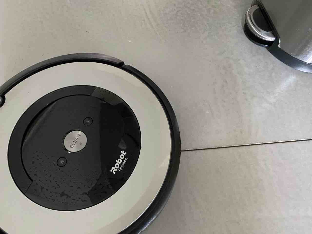 ルンバe5はダストボックスが水洗いできるし、お手入れが楽