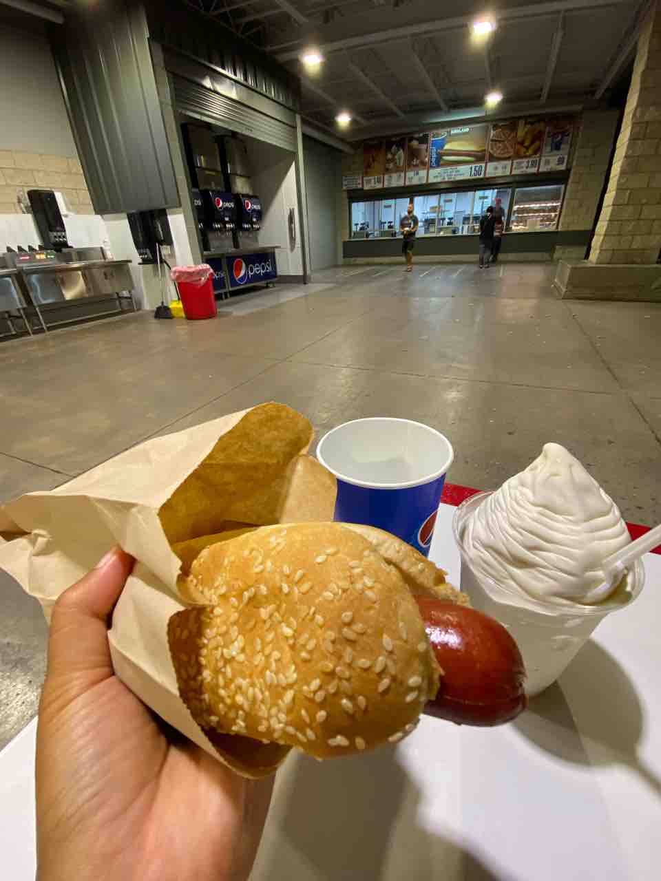 ハワイ コストコ172ドル フードコートで腹ごしらえ 気付いたらカゴいっぱい ハワイネコ ブログ