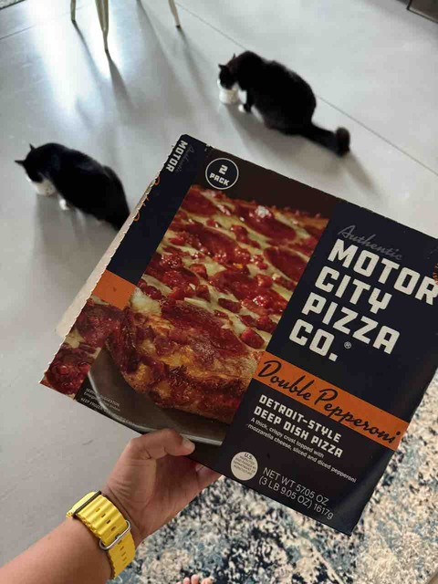 【ご飯日記】肉体労働ダイエット・ピザにポテチにシュークリーム
