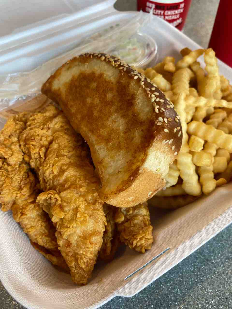 レイジング ケインズ チキンフィンガーで人気のチェーン店 意外と美味しい アメリカ暮らし ハワイネコ ブログ レイジング ケインズ チキンフィンガーで人気のチェーン店 意外と美味しい アメリカ暮らし ハワイネコ ブログ