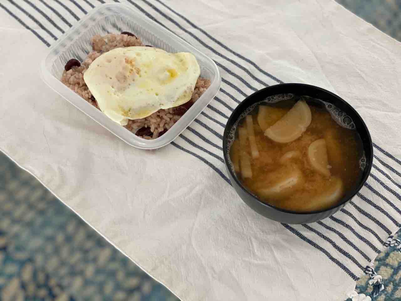 寒い日の朝は 白湯に味噌汁 ７月のハワイなのにね ハワイネコ ブログ