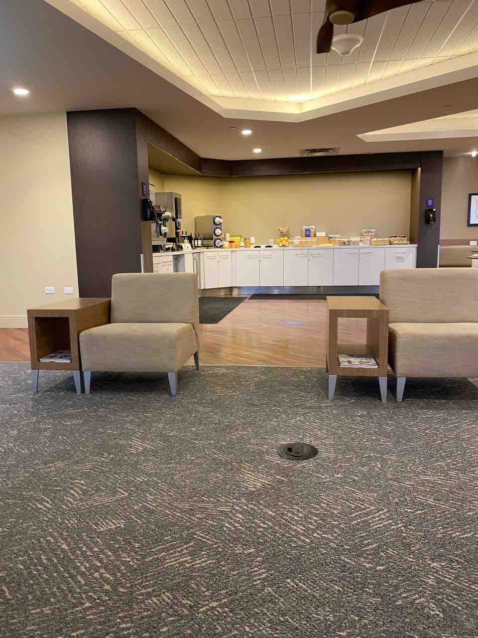 プルメリアラウンジ プライオリティパスで入れるよ ホノルル ダニエルkイノウエ国際空港 ハワイネコ ブログ