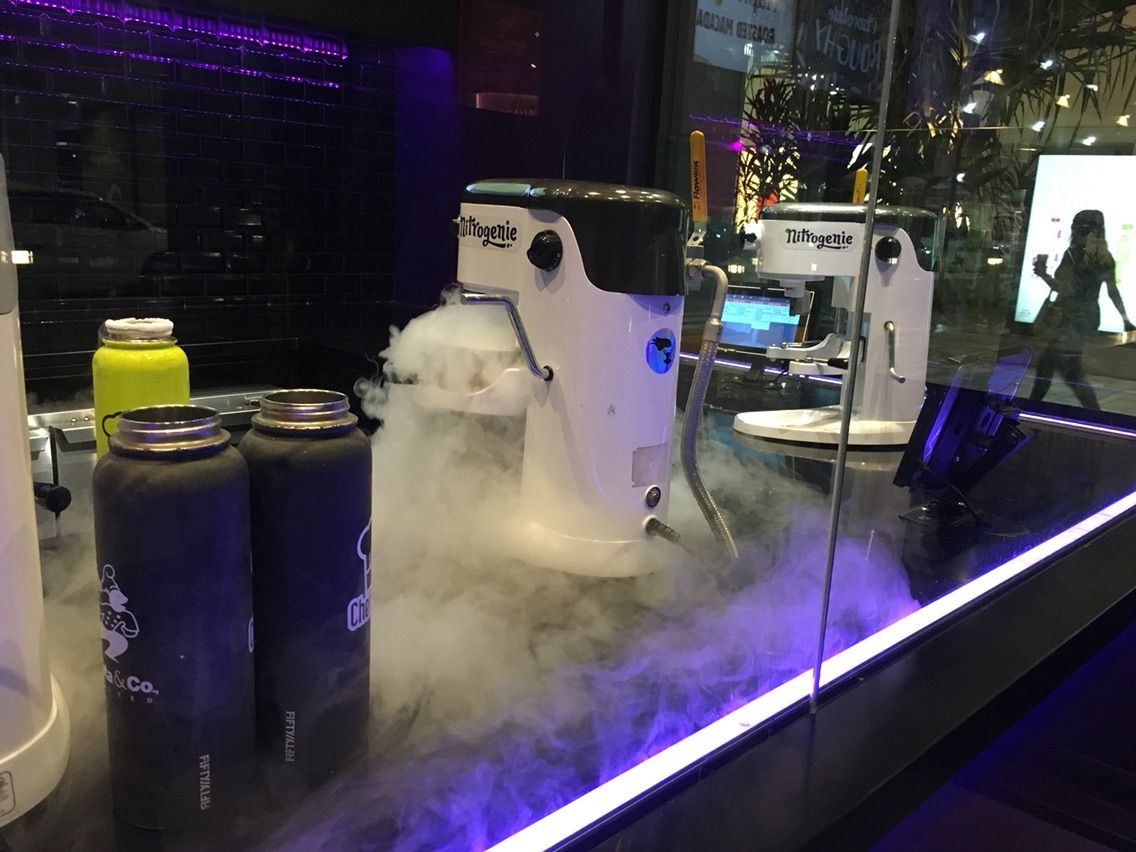 液体窒素で作るアイスクリーム ナイトロジーニー ハワイネコ ブログ