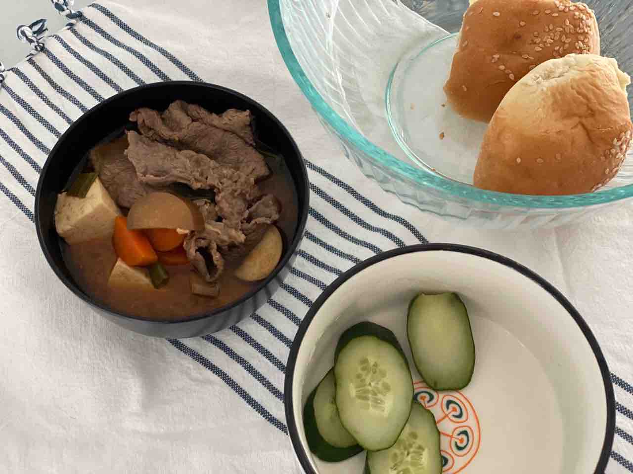野菜とお肉の韓国スープに パンの朝ごはん ハワイネコ ブログ
