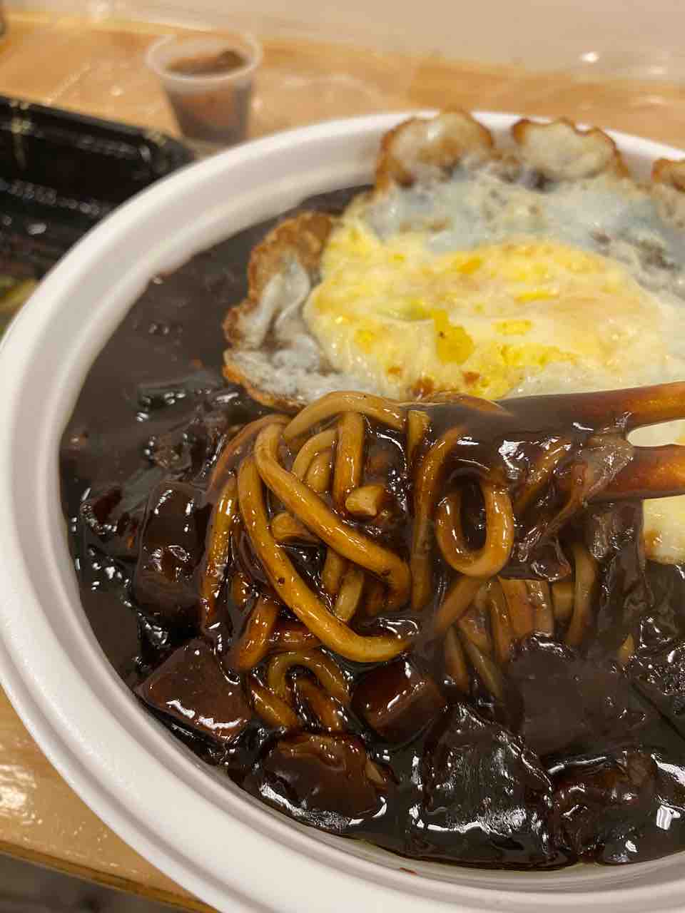 ビビハナの韓国ジャージャー麺 カカアコ オハナハレマーケット ハワイグルメ ハワイネコ ブログ