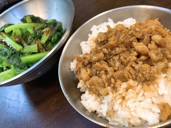 台北駅地下魯肉飯