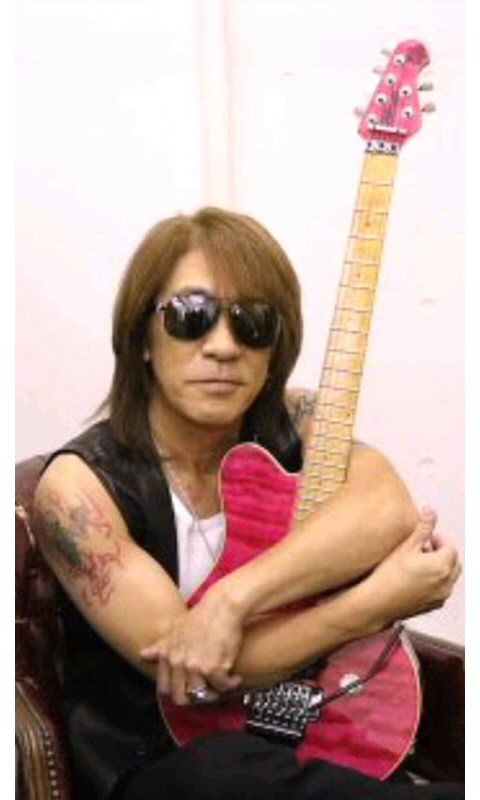 B'z Officialからのお知らせと御礼 松本孝弘 ピンクの B'z Officialからのお知らせと御礼 松本孝弘 ピンクの