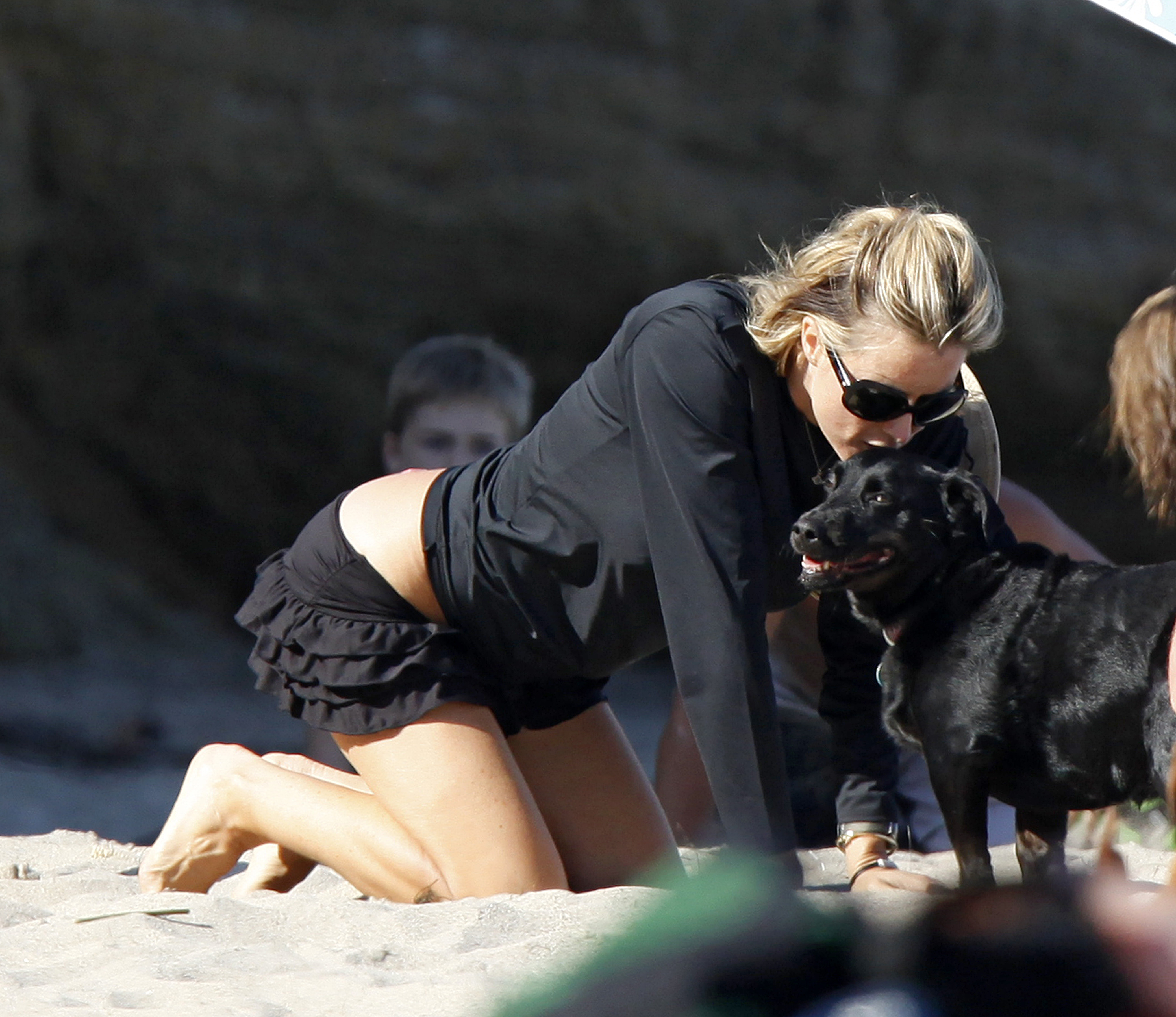 女優ティア レオーニ Tea Leoni の微妙なハミ尻 世界の女優たちの美しくセクシーな光景 Actress ews