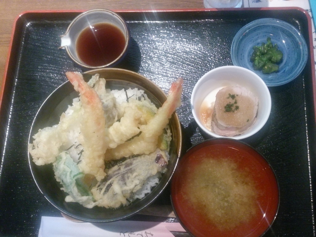 おもてなし処 わたや エビと野菜の天丼 980円 ふくしまを楽しむべ