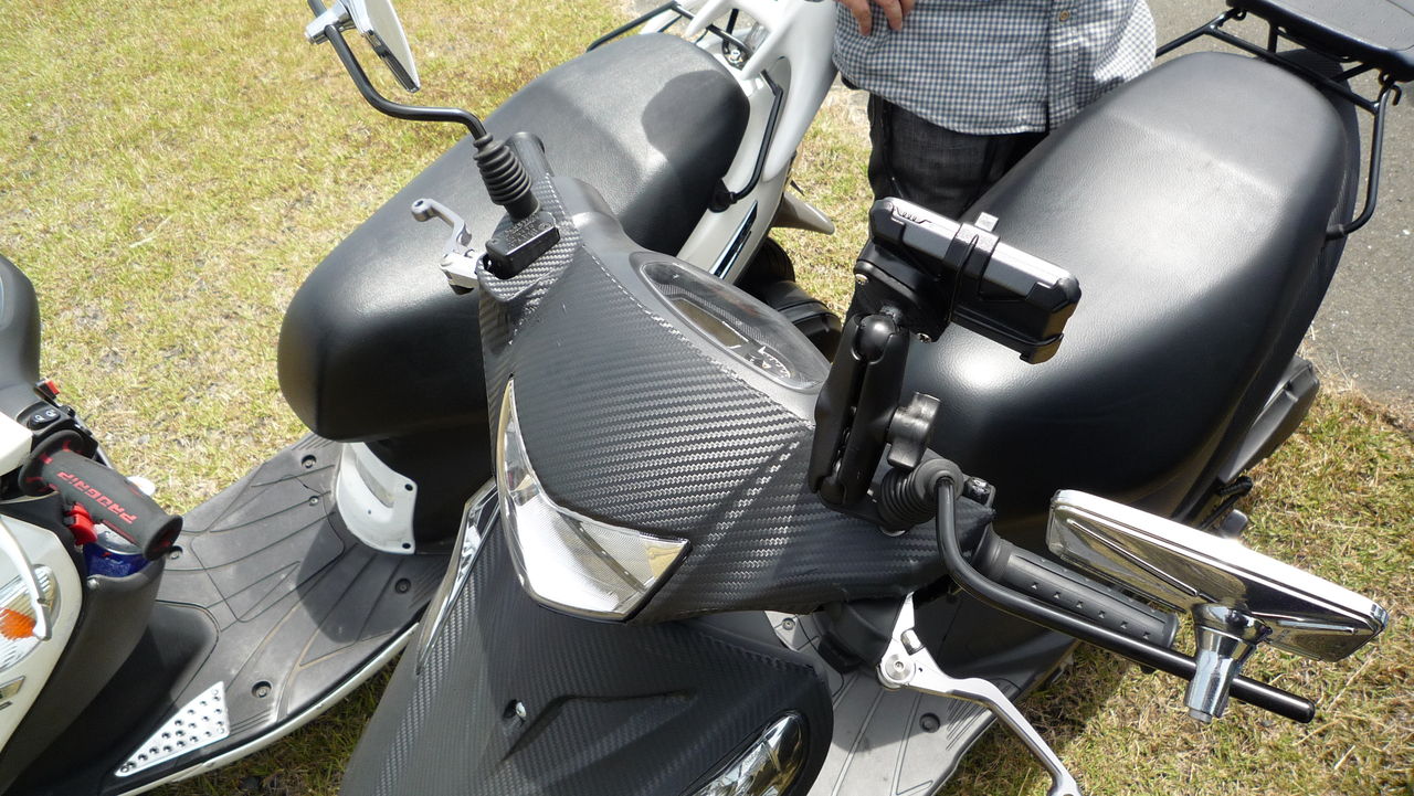 2011オフ会 : 通勤特急 アドレス v125とZX-12Rの部屋