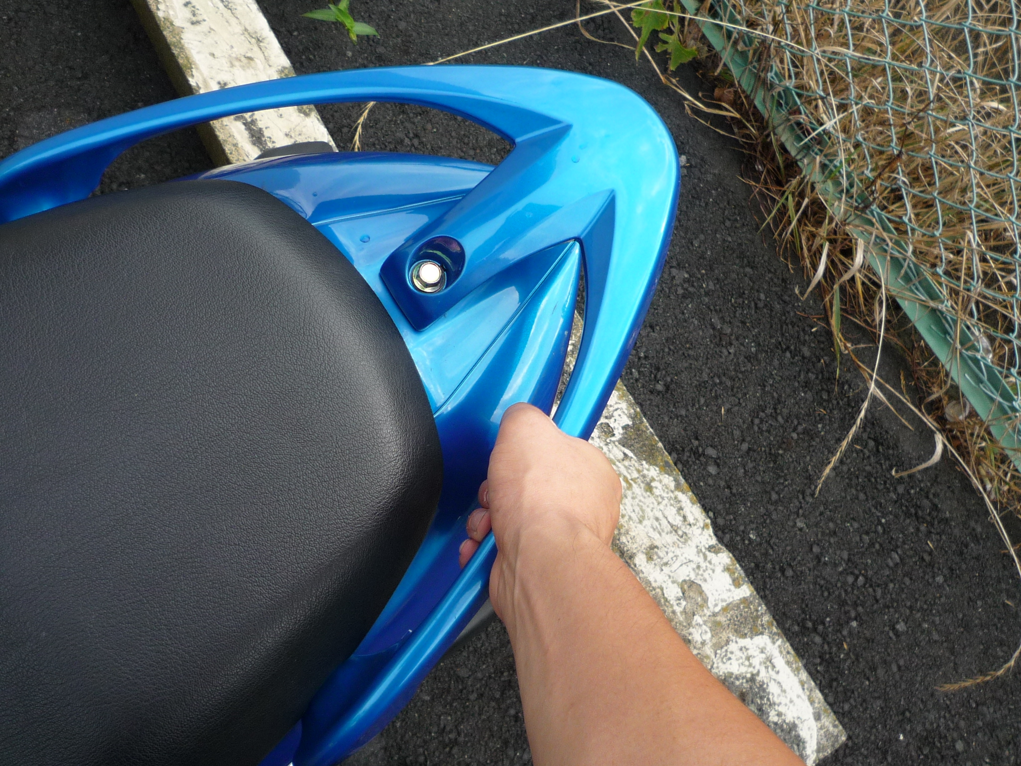 リアスポイラー : 通勤特急 アドレス v125とZX-12Rの部屋