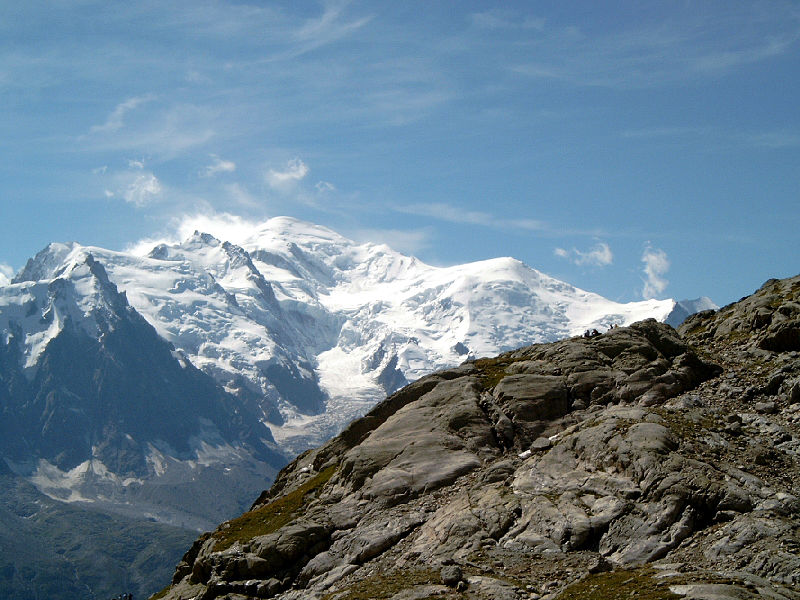 800px-Mont_Blanc_and_Dome_du_Gouter