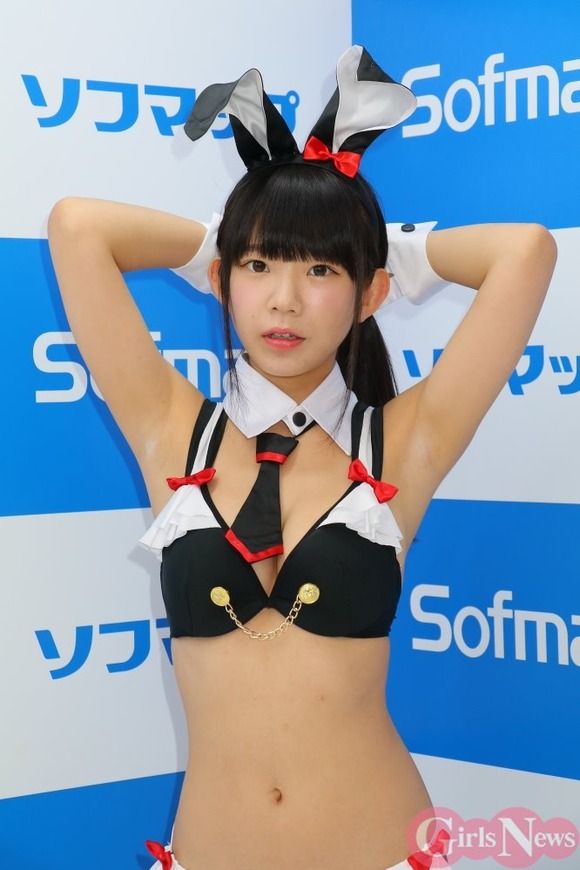 合法ロリ巨乳 長澤茉里奈がソフマップで合法ロリボディを見せてるぞ！