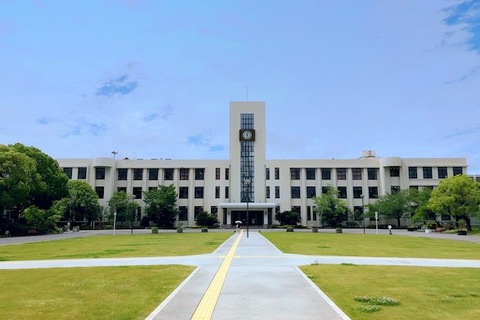 Osaka_City_University_Main_Building_20190818